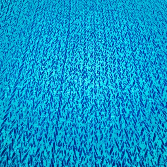 TOP, COLD SHOULDER, BLUE & TEAL, SIZE 3X, LONG LENGTH, VEE NECK, CAP SLEEVES, - Picture 7 of 9